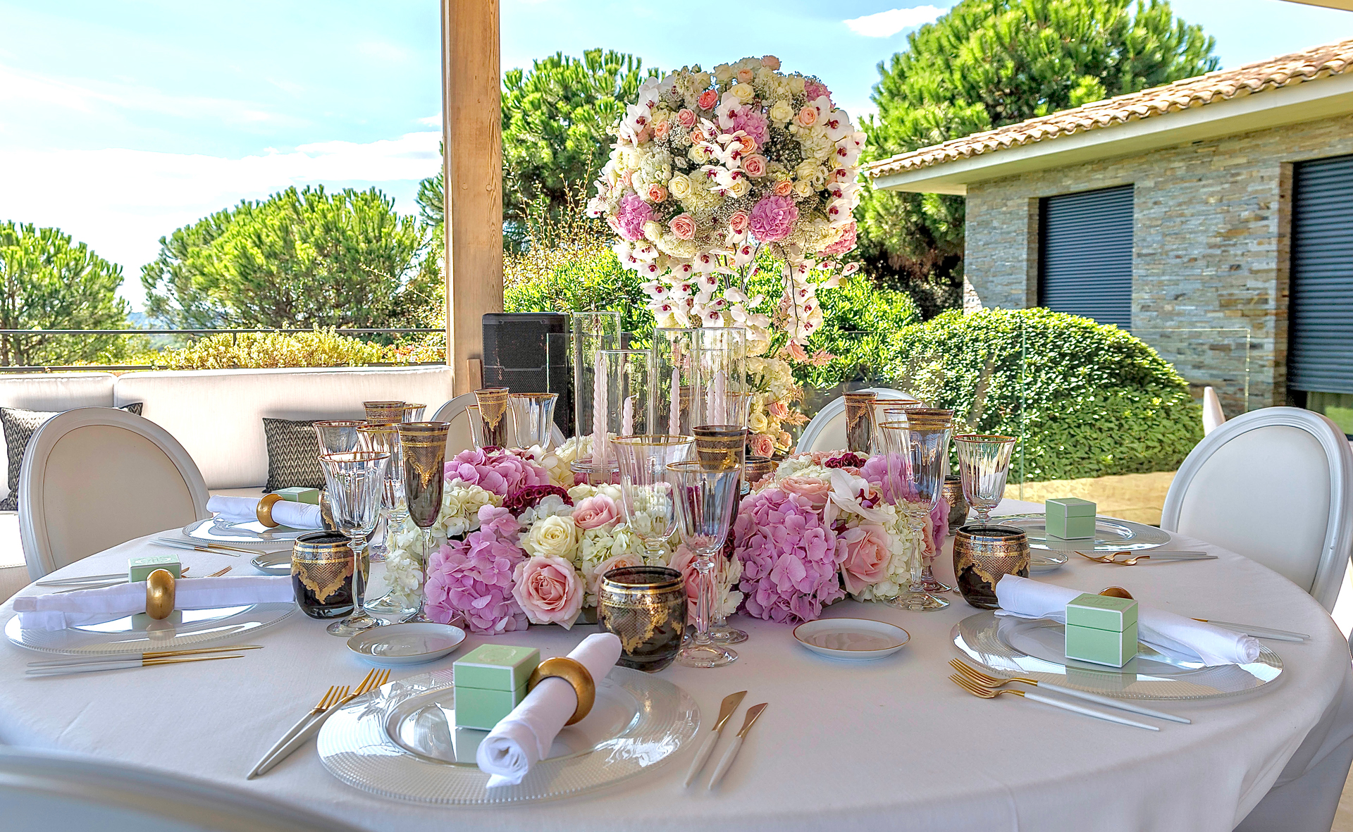 Anniversaire de luxe dans une villa privée à Saint-Tropez - Luxury Events Agency - Wedding planner Saint-Tropez - Event planner Saint-Tropez