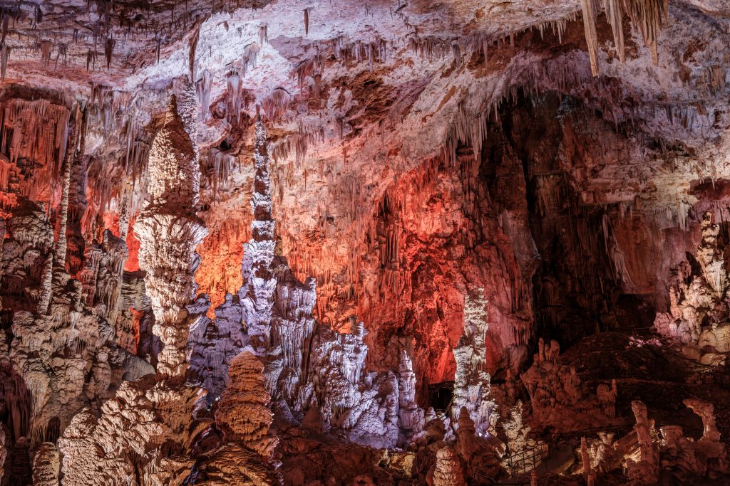 Un mariage insolite à la grotte de la Salamandre