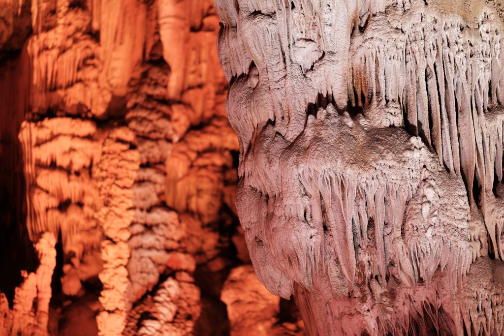 Mariage insolite à la Grotte de la salamandre